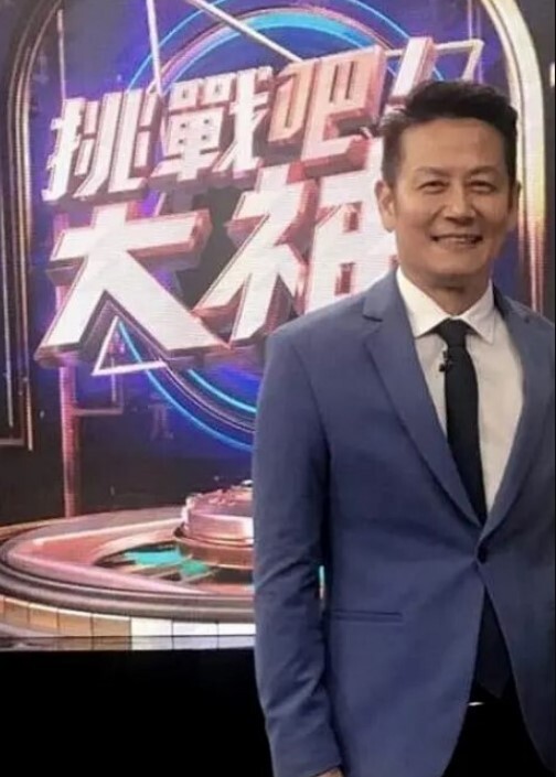 【真实手机泄密】偷情少妇第一视角看农村御姐撸点极高振奋人心第一视角看淫荡一面操喷爽的撕心裂肺喊叫 - 舔奶子